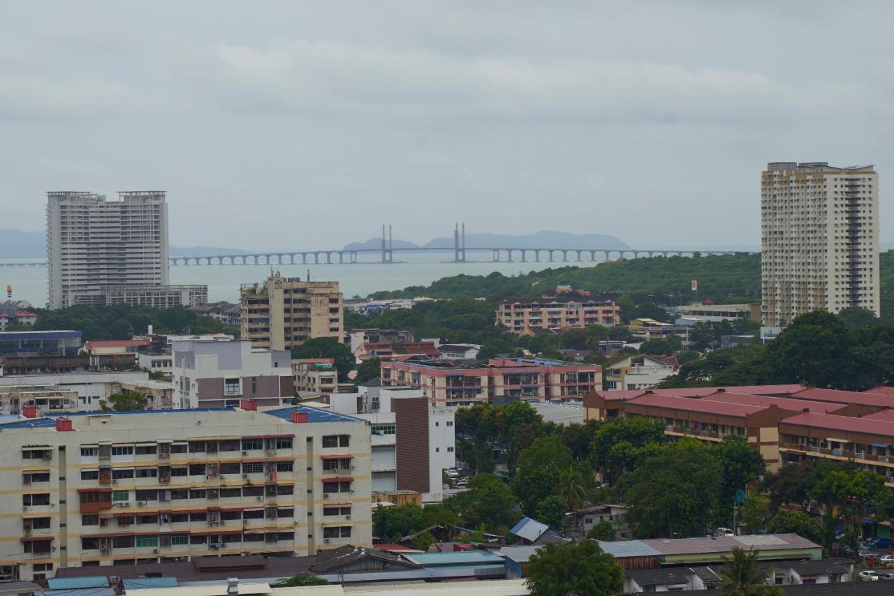 13 Beacon Executive Suites #Rooftoppool #Luxurysuites George Town Exterior foto